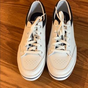 💕Keds women’s sneakers white and navy size 7.5